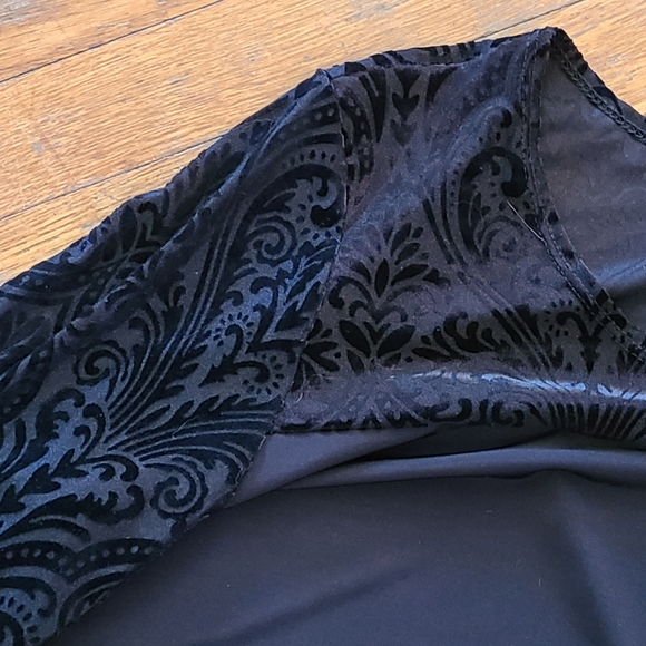 Black burnout velvet accent top NWT Sheer neck and sleeves, 2X NY Collection - Picture 10 of 13